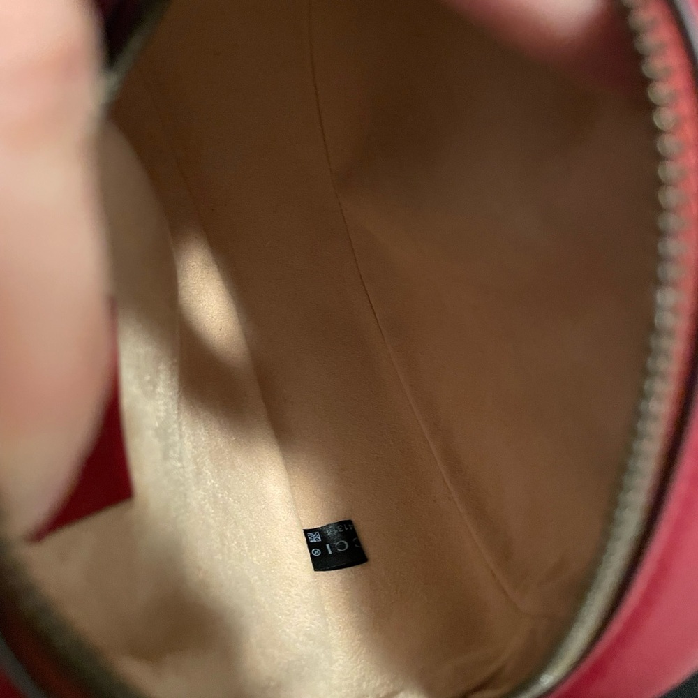 GUCCI GG MARMONT ROUND LEATHER CROSSBODY BAG - Picture 6 of 6